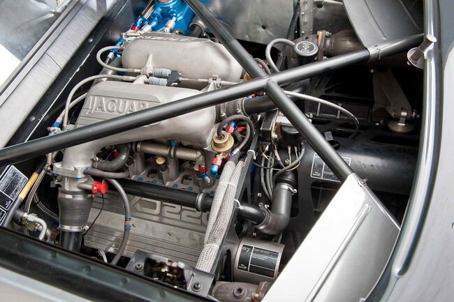 El motor era un V6 biturbo, de 542 CV de potencia, que le permitía alcanzar los 335 km/h