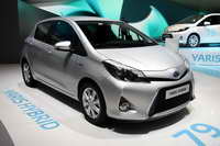 Toyota_Yaris_Hybrid_02 Toyota Yaris Hybrid 02