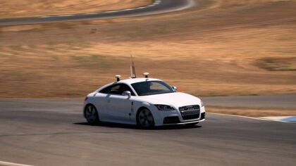 Los coches sin conductor, como los pilotos profesionales