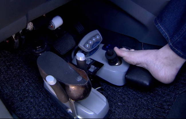 Ford C Max Adaptado Conduccion Pies 650x418