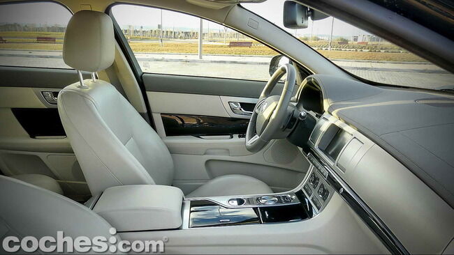 Jaguar_XF_3.0_Diesel_Premium_Luxury_27 Jaguar XF 3