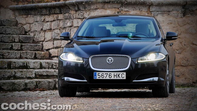 Jaguar_XF_3.0_Diesel_Premium_Luxury_45 Jaguar XF 3