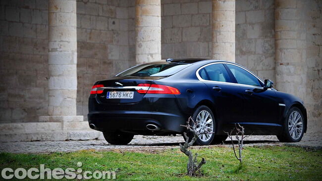 Jaguar_XF_3.0_Diesel_Premium_Luxury_50