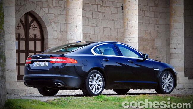 Jaguar_XF_3.0_Diesel_Premium_Luxury_51 Jaguar XF 3