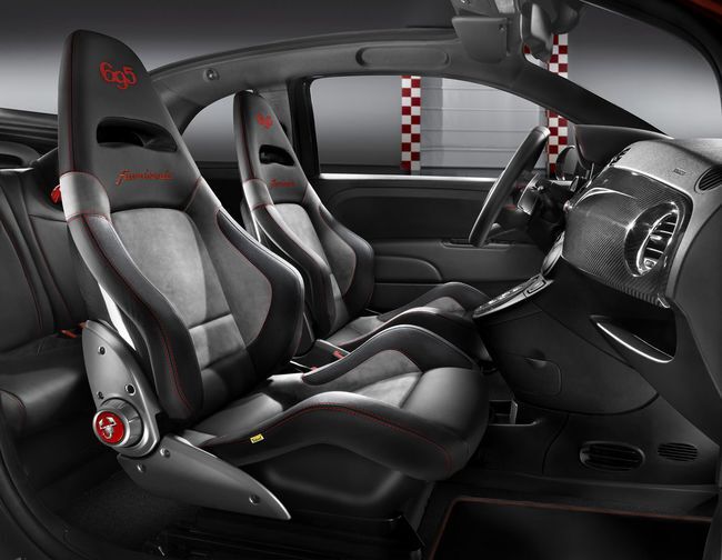 Abarth Fuoriserie 695 Scorpione interior Abarth Fuoriserie 695 Scorpione Interior 650x504