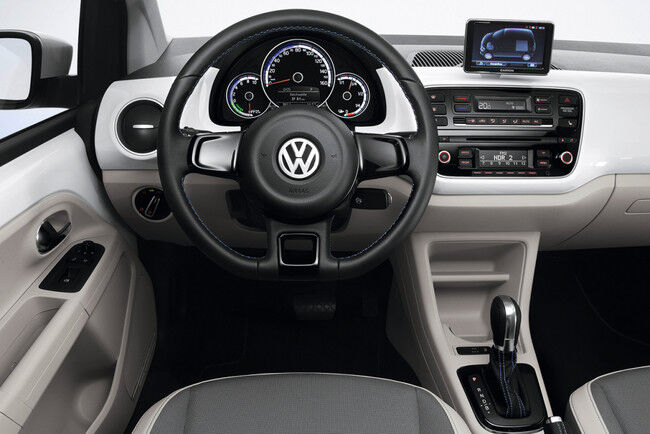 Volkswagen e-up 2013 interior 2 Volkswagen E Up 2013 Interior 2 650x434