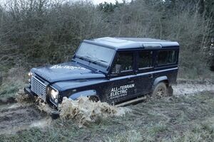 Land Rover Defender Electric 6 300x200