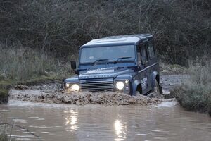 Land Rover Defender Electric 7 300x200