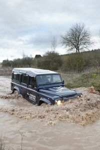 Land Rover Defender Electric 9 200x300