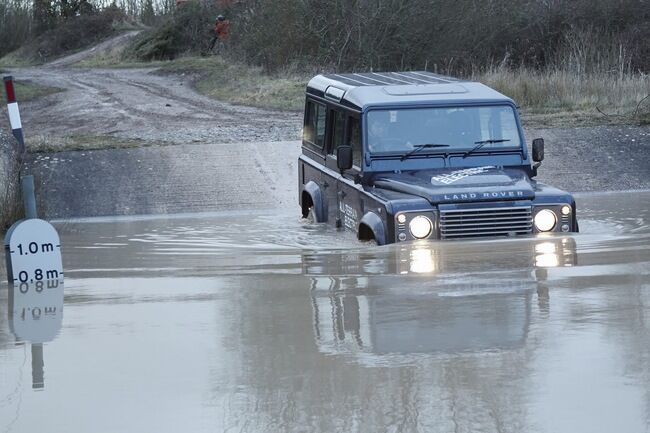 Land Rover Defender Electric Vadeo 650x433