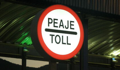 La CEOE ve inevitable cobrar peajes en autovías