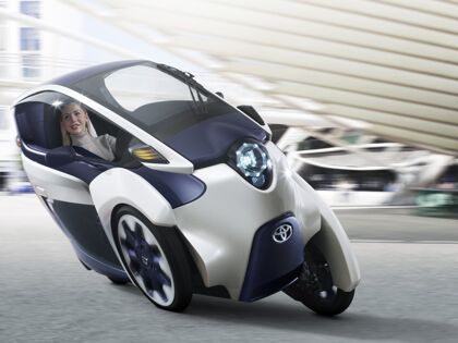 Toyota i-Road, el eléctrico de tres ruedas que se inclina como una moto