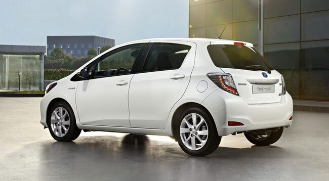 12 Toyota Yaris 12 Toyota Yaris 650x358