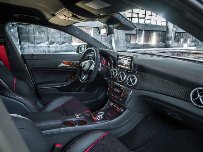 Mercedes CLA 45 AMG interior 2 Mercedes CLA 45 AMG Interior 2 650x488