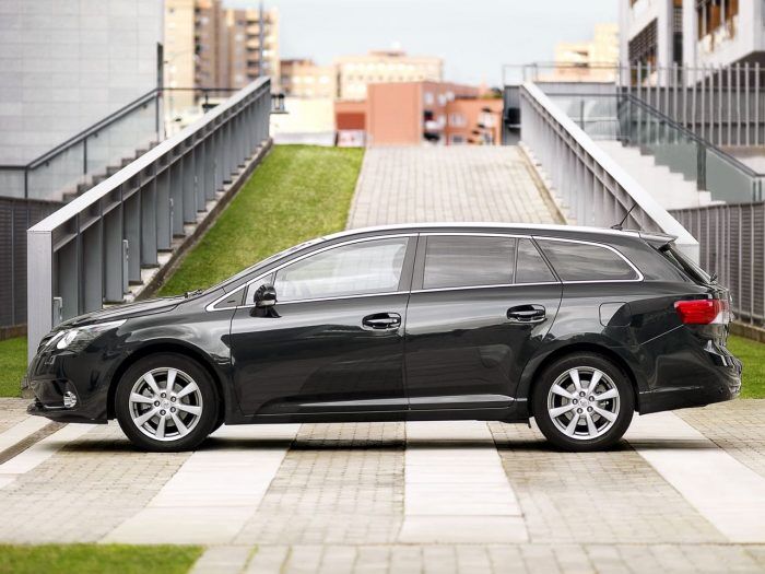 Toyota Avensis Cross Sport 2011 16 700x525