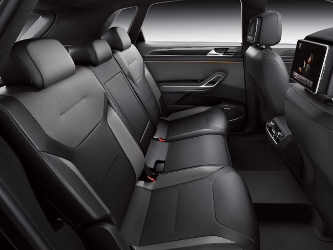 Volkswagen Crossblue Coupe Concept interior 3 Volkswagen Crossblue Coupe Concept Interior 3 650x488
