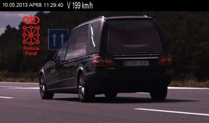 Un coche fúnebre, cazado a 199 km/h en Navarra