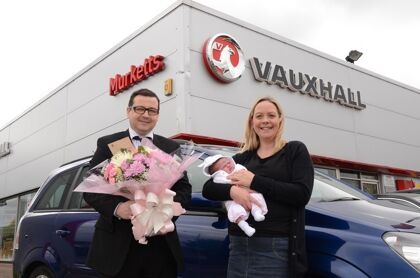 Zafira, la niña nacida en un Opel Zafira