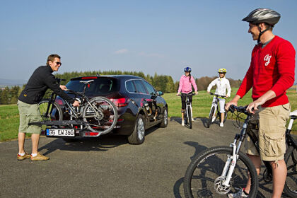 El sistema Opel FlexFix para llevar bicicletas mejora