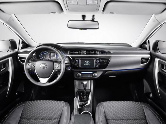 Toyota Corolla 2014 Interior 650x488