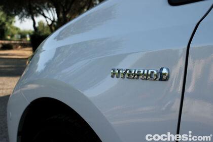 ¿Cuánto cuesta el mantenimiento de un coche híbrido?