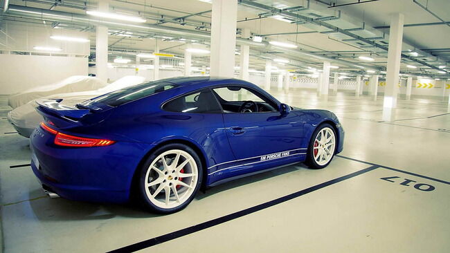 Porsche_911_Carrera_4S_Facebook_03