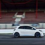 Toyota Yaris Hybrid R 2013 06 150x150