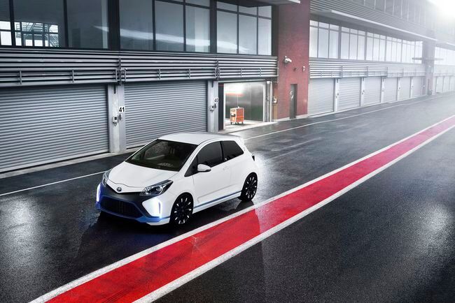 Toyota Yaris Hybrid-R 2013 10