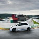 Toyota Yaris Hybrid R 2013 11 150x150