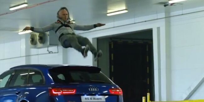 Audi RS6 Avant vs hombre