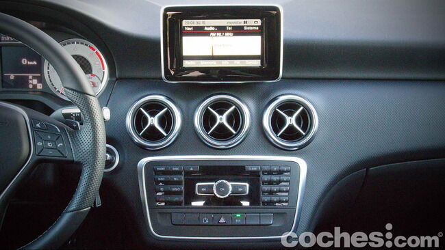 Mercedes_Benz_Clase_A_220_CDI_33