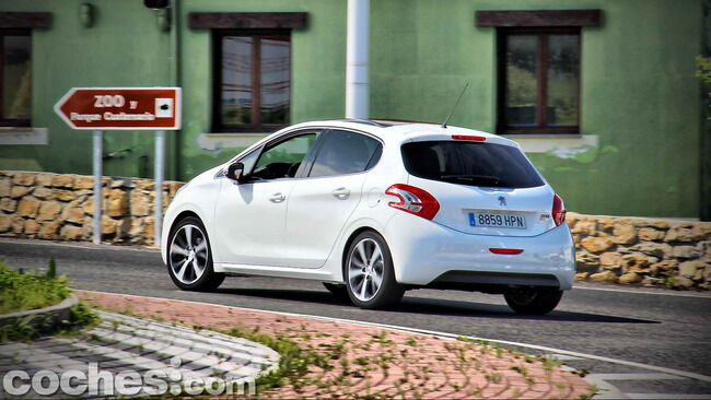Peugeot_208_eHDI_24