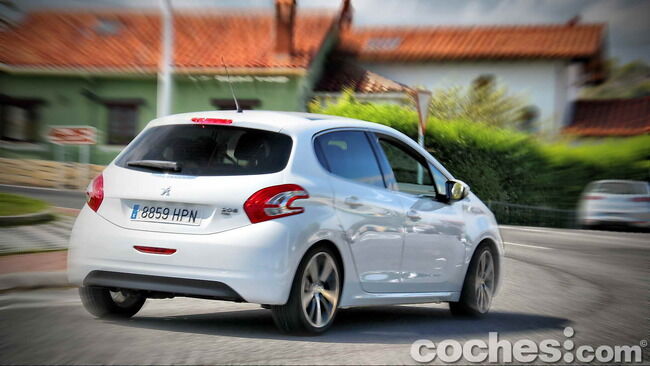 Peugeot_208_eHDI_26