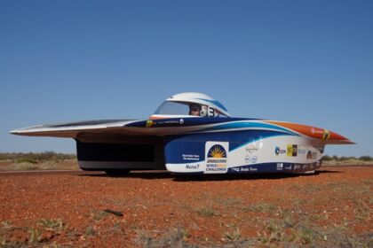 World Solar Challenge 2013: coches solares bajo la lluvia