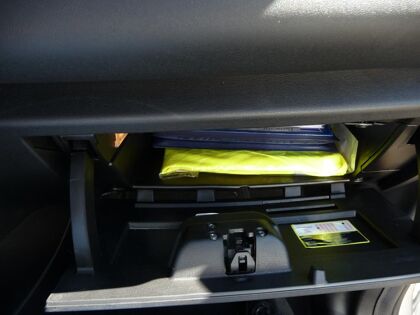 Qué llevar en la guantera del coche