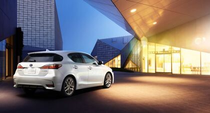Todos los precios y equipamientos de nuevo Lexus CT 200h