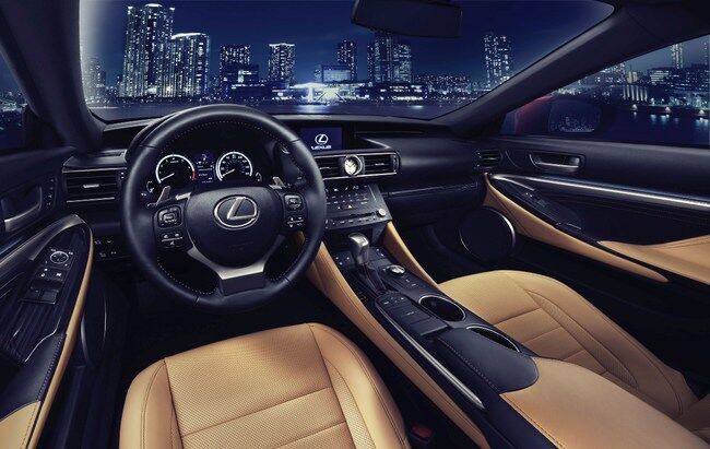 Lexus RC 2013 05 interior