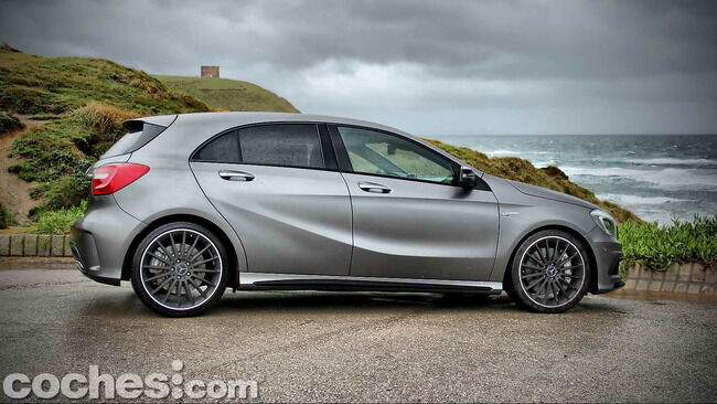 Mercedes_Benz_A45_AMG_10