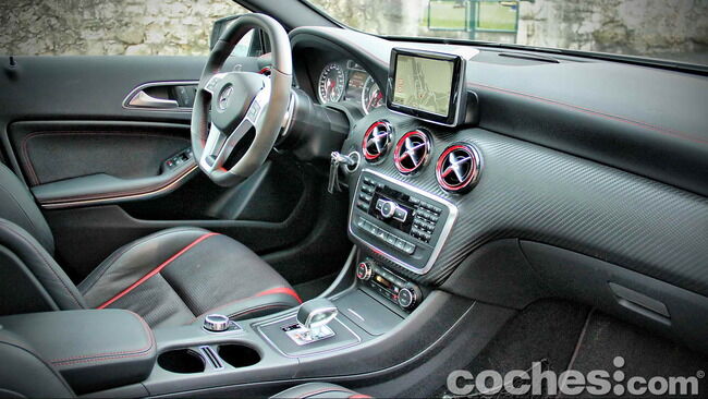 Mercedes_Benz_A45_AMG_19