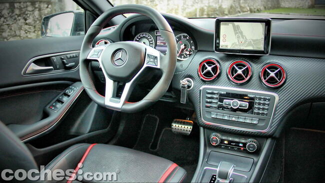 Mercedes_Benz_A45_AMG_20