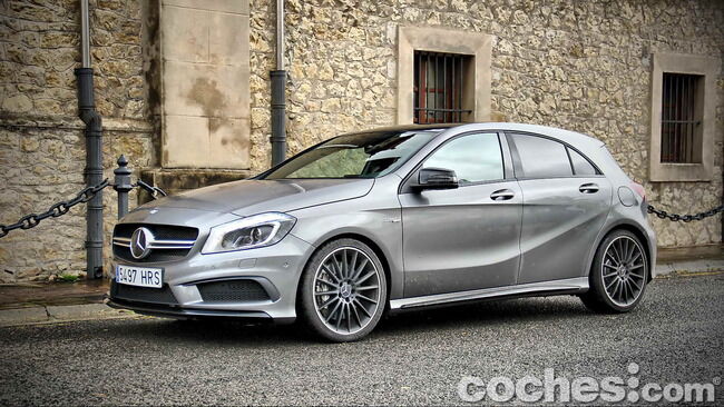 Mercedes_Benz_A45_AMG_25