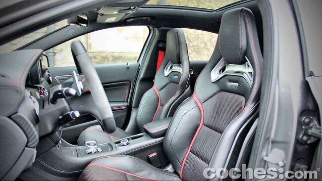 Mercedes_Benz_A45_AMG_27