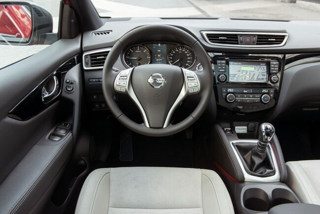 Nissan Qashqai Premier Limited Edition 13 interior