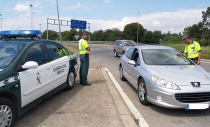 Qué multas puedes sufrir por no llevar los papeles en el coche