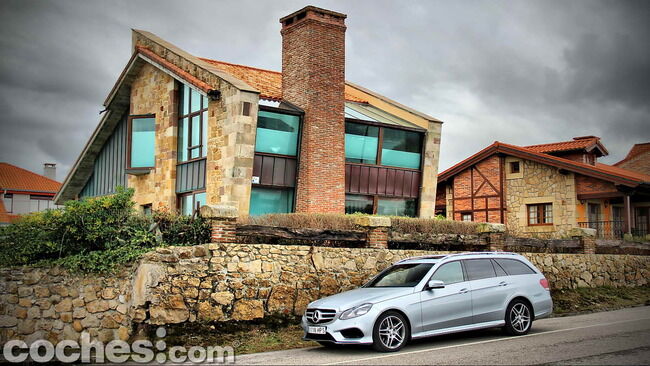 Mercedes_Benz_Clase_E_350_BlueTEC_4MATIC_Estate_01