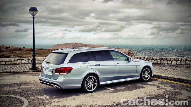 Mercedes_Benz_Clase_E_350_BlueTEC_4MATIC_Estate_07