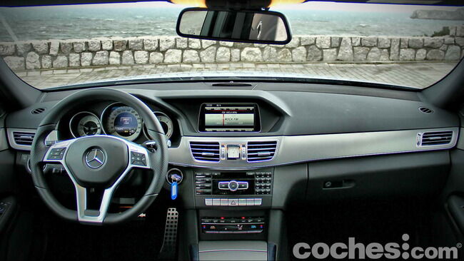 Mercedes_Benz_Clase_E_350_BlueTEC_4MATIC_Estate_08