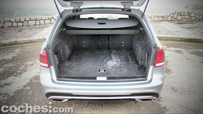 Mercedes_Benz_Clase_E_350_BlueTEC_4MATIC_Estate_11