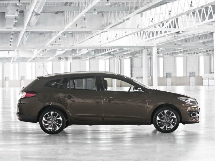 Renault Megane Sport Tourer 2014 6 700x525
