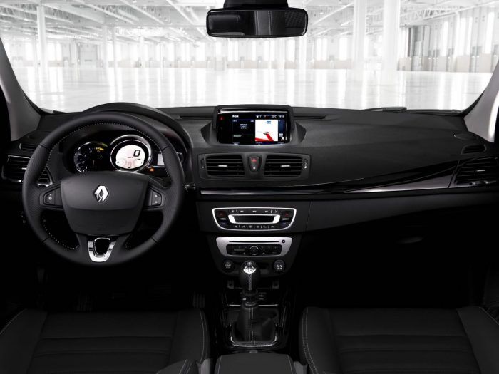 Renault Megane Sport Tourer 2014 Interior 1 700x525